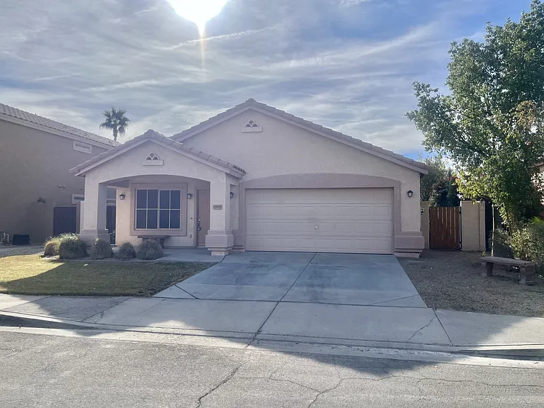 7211 W Irma Ln — Photo 1