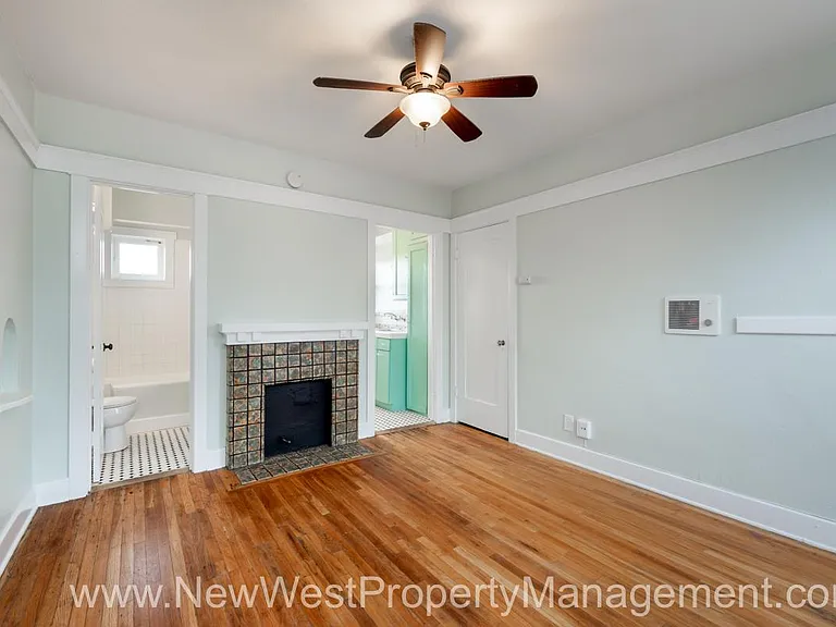 2419 Market St #B — Photo 9