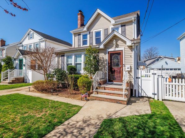 17 N Cambridge Street, Malverne, NY 11565