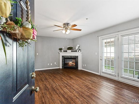3rd image of 100 Towne Square Ct APT B