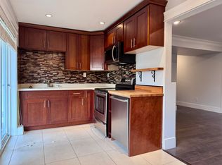 1230 W 22nd St, North Vancouver, BC