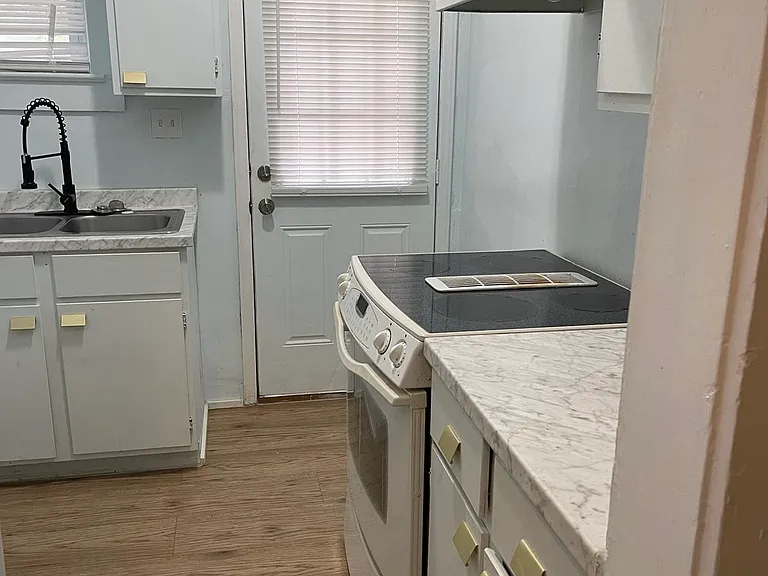 1015 Elizabeth St #A — Photo 6