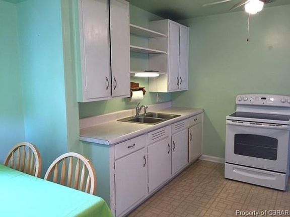 2nd image of 405 Berkley Dr