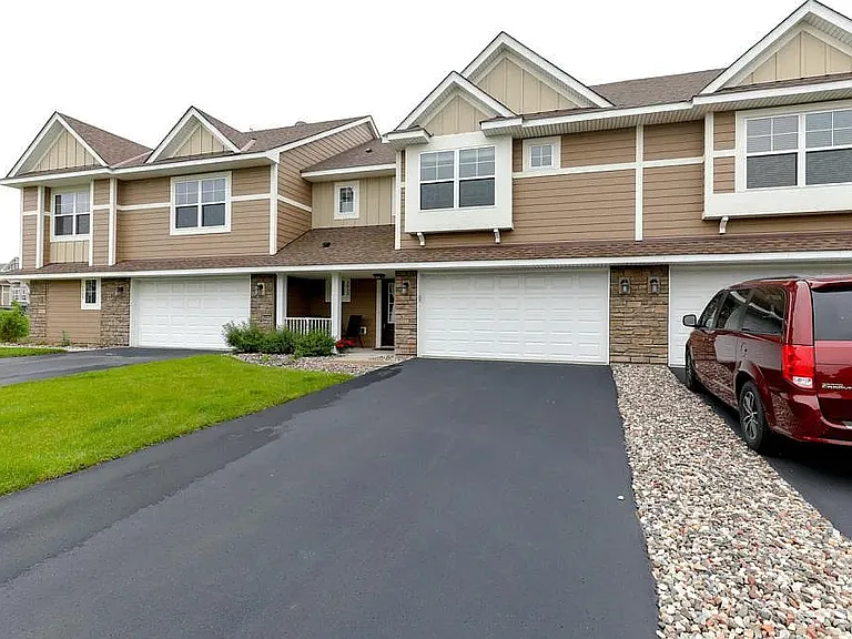 3430 Chestnut Ln — Photo 1