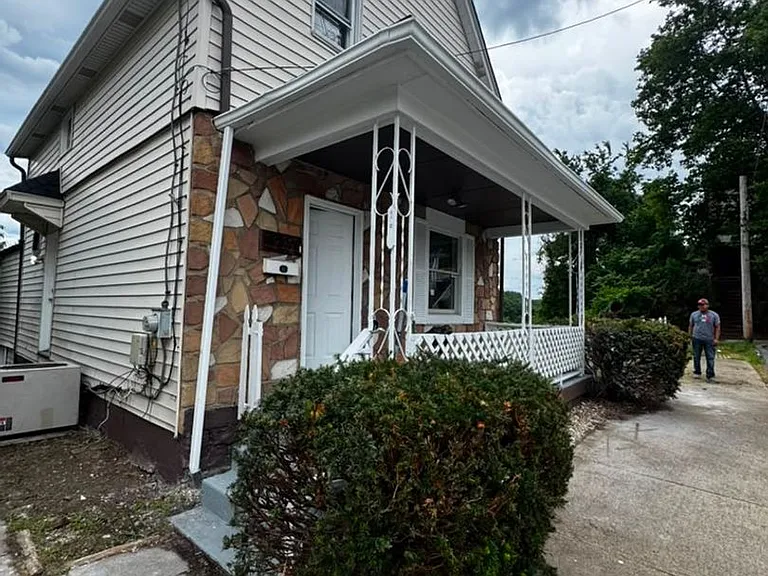 1717 Martha St — Photo 2