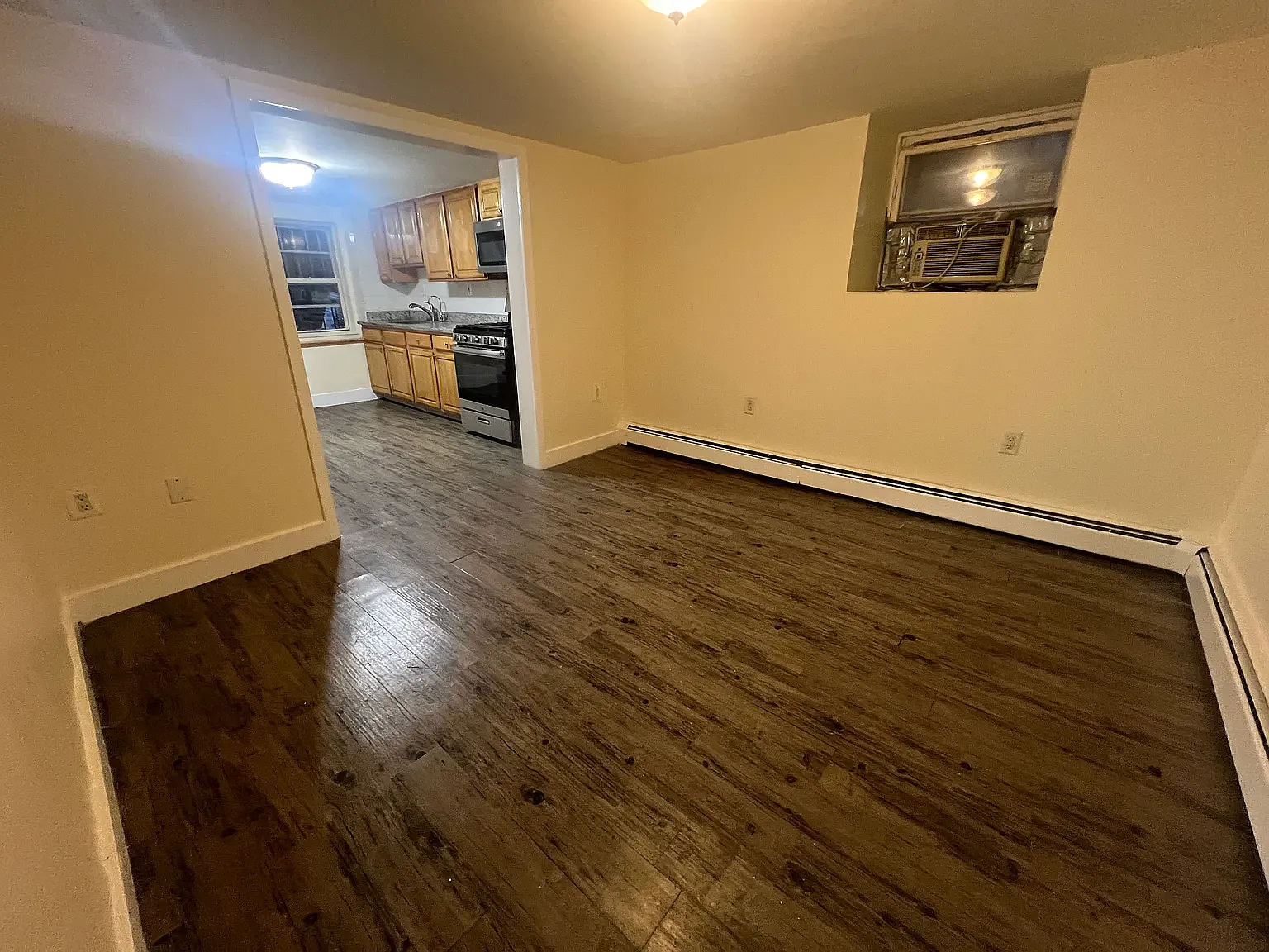 5 bed, 1800 sqft, $3,300 — Photo 3