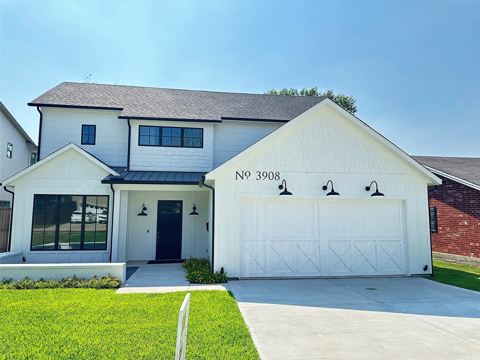 4 bed, 3.5 bath, 4281 sqft, $9,800 — Photo 1
