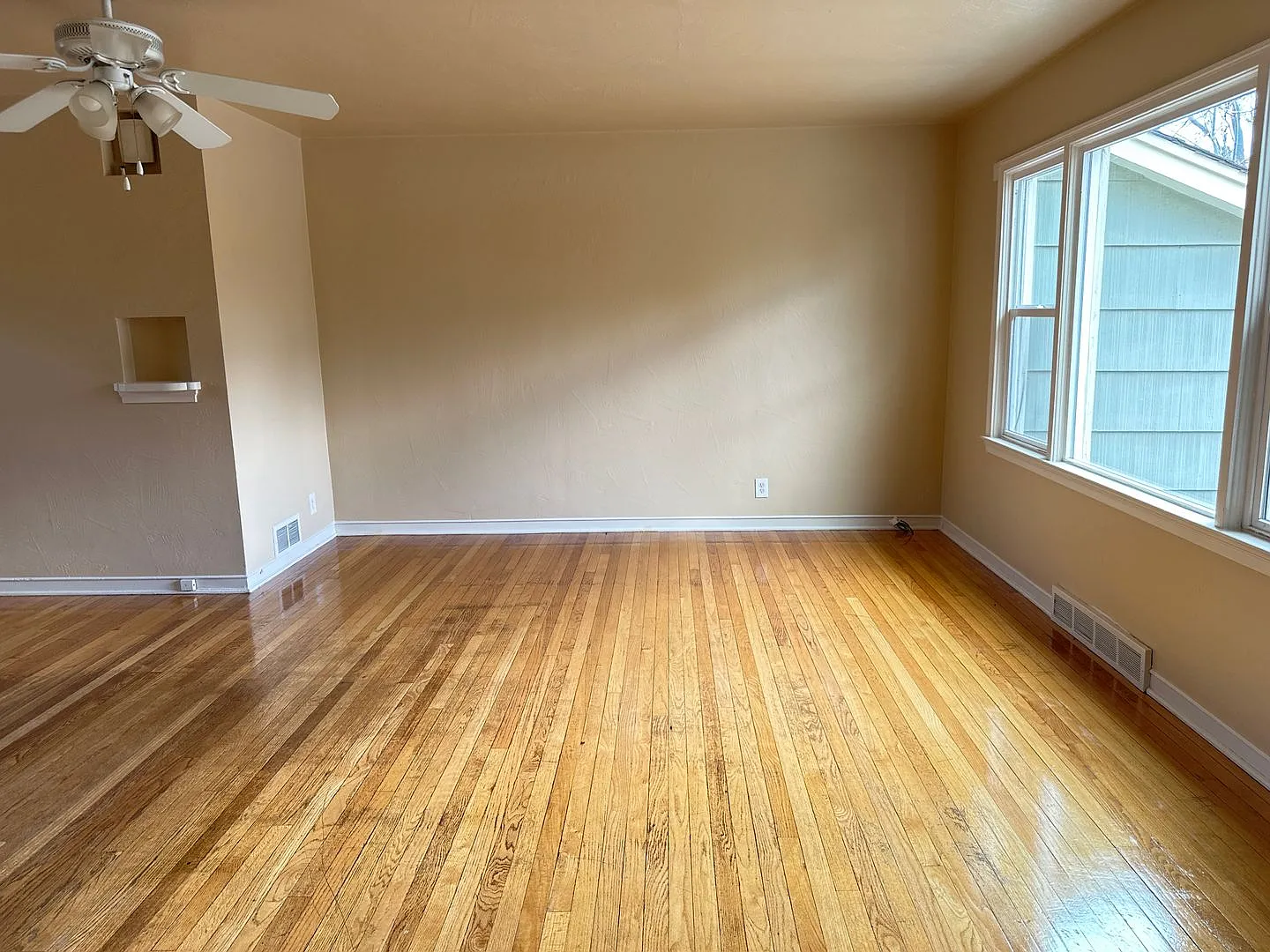 3 bedroom home near UNR — Photo 3