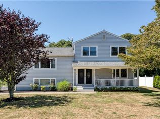 8 Robin Hill Rd, Waterford, CT 06385