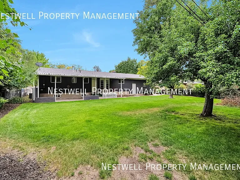1335 E Maplewood Dr — Photo 24