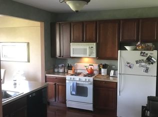 725 Legend Ln, McHenry, IL 60050