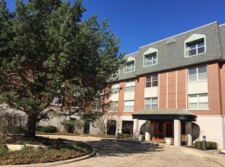 800 Deerfield Rd APT 201, Highland Park, IL 60035