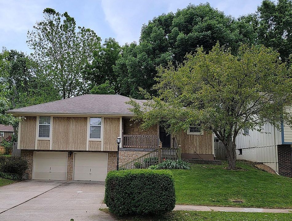 1st image of 307 SE Greystone Dr