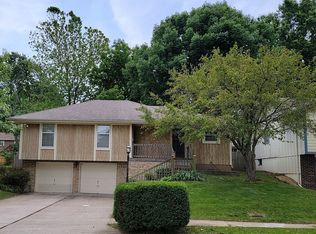 307 SE Greystone Dr, Lees Summit, MO 64063