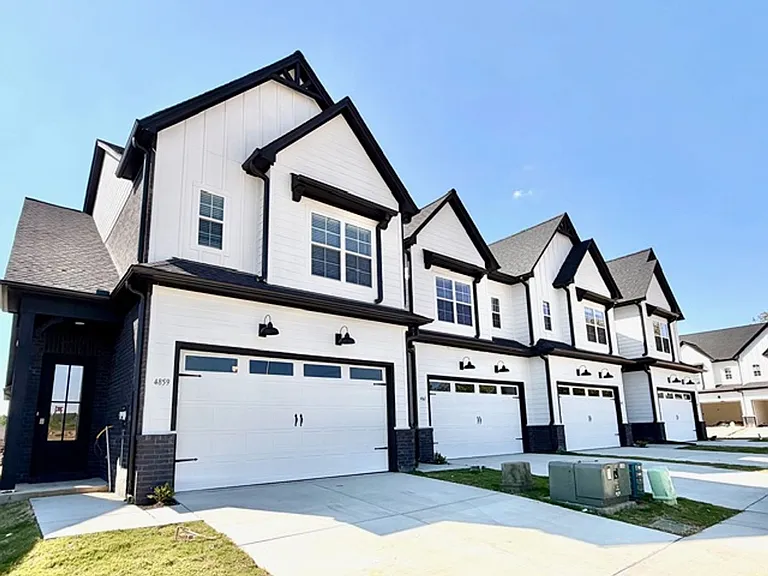 4871 Chatelet Dr — Photo 12
