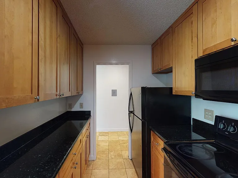 1742 Spruce St #11 — Photo 3