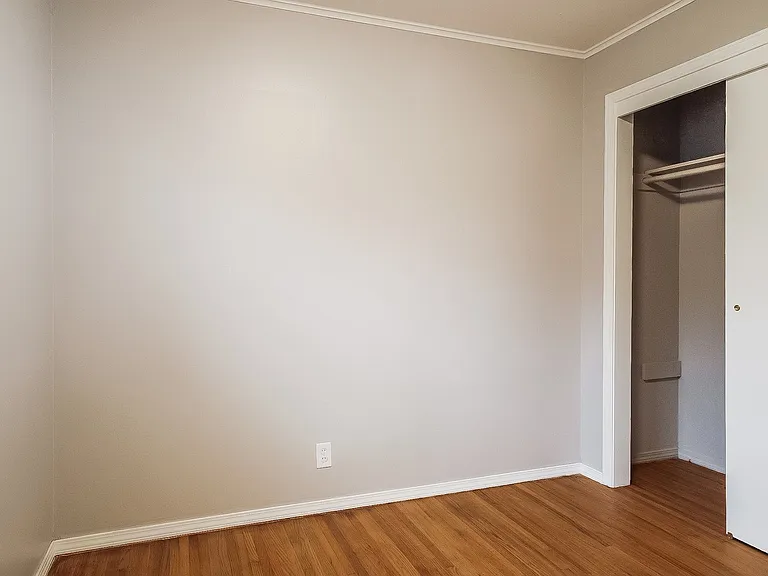 1244881_028_bedroom_13385879.jpg