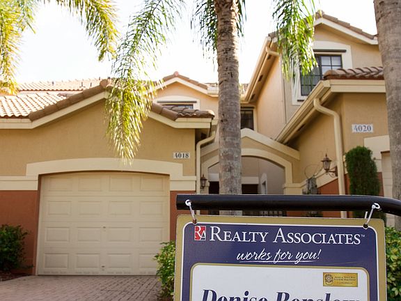 3rd image of 4018 Peppertree Dr #4018