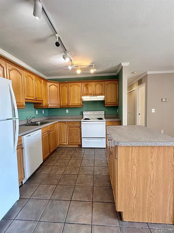 2 bed, 1068 sqft, $1,400 — Photo 2