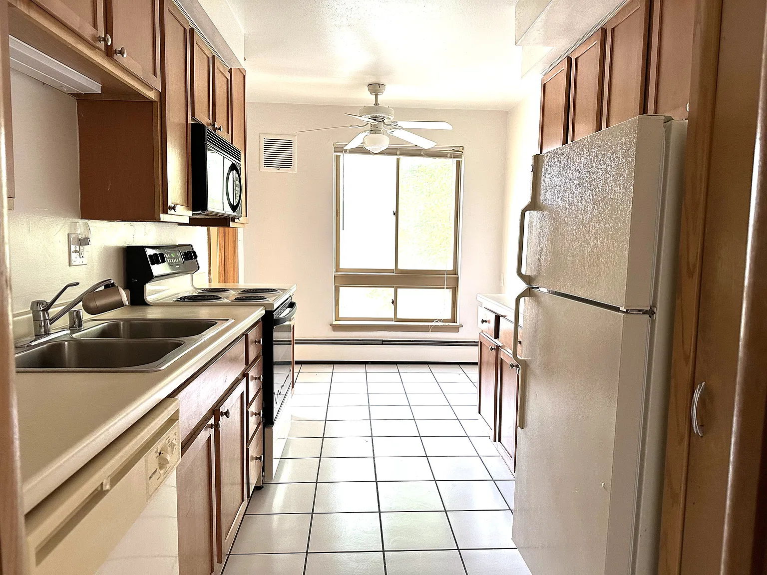 2 bed, 1100 sqft, $1,595 — Photo 4