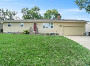 1309 S Clover Ave, Sioux Falls, SD 57110