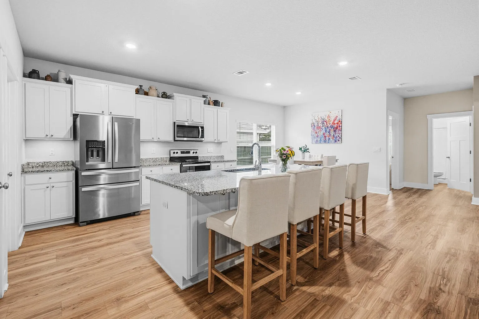4 bed, 2324 sqft, $2,400 — Photo 4