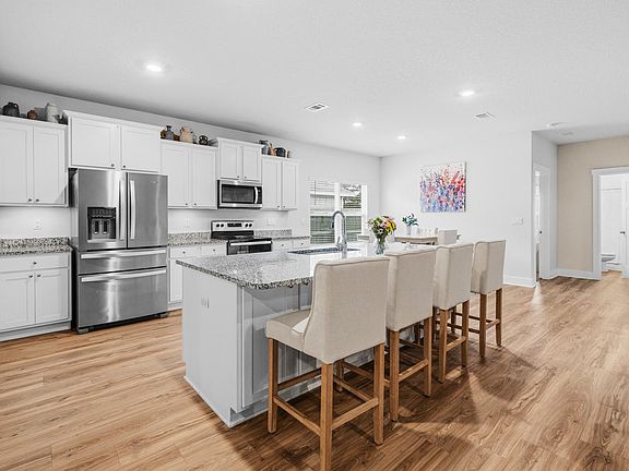 4th image of 724 Quintana St