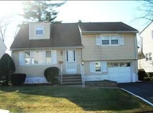5 Hobart Ct, Rochelle Park, NJ 07662