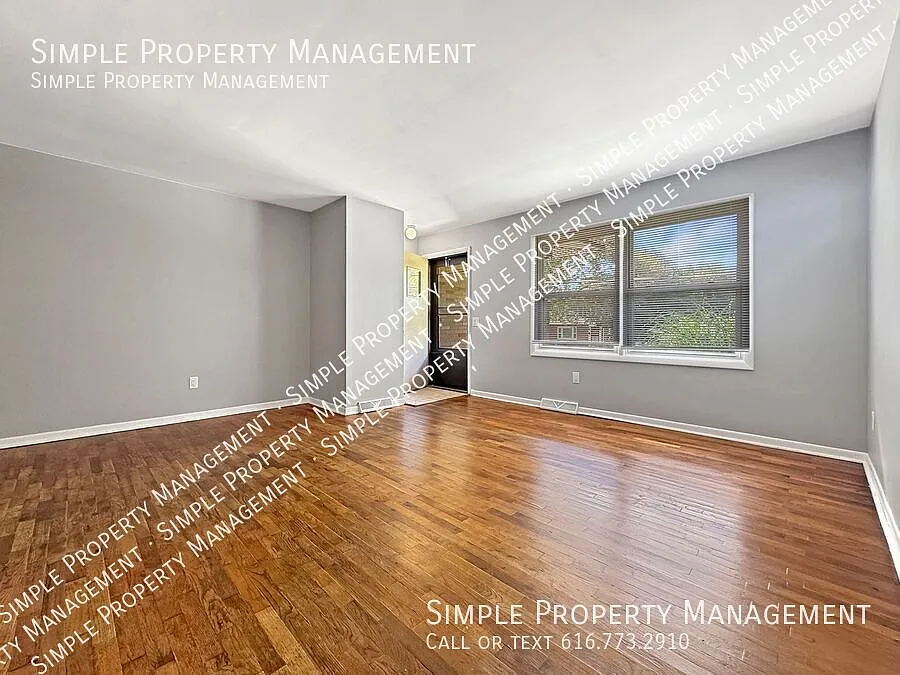 Nice 2 Bed 1 Bath Duplex With Washer/Dryer Hookup! — Photo 3
