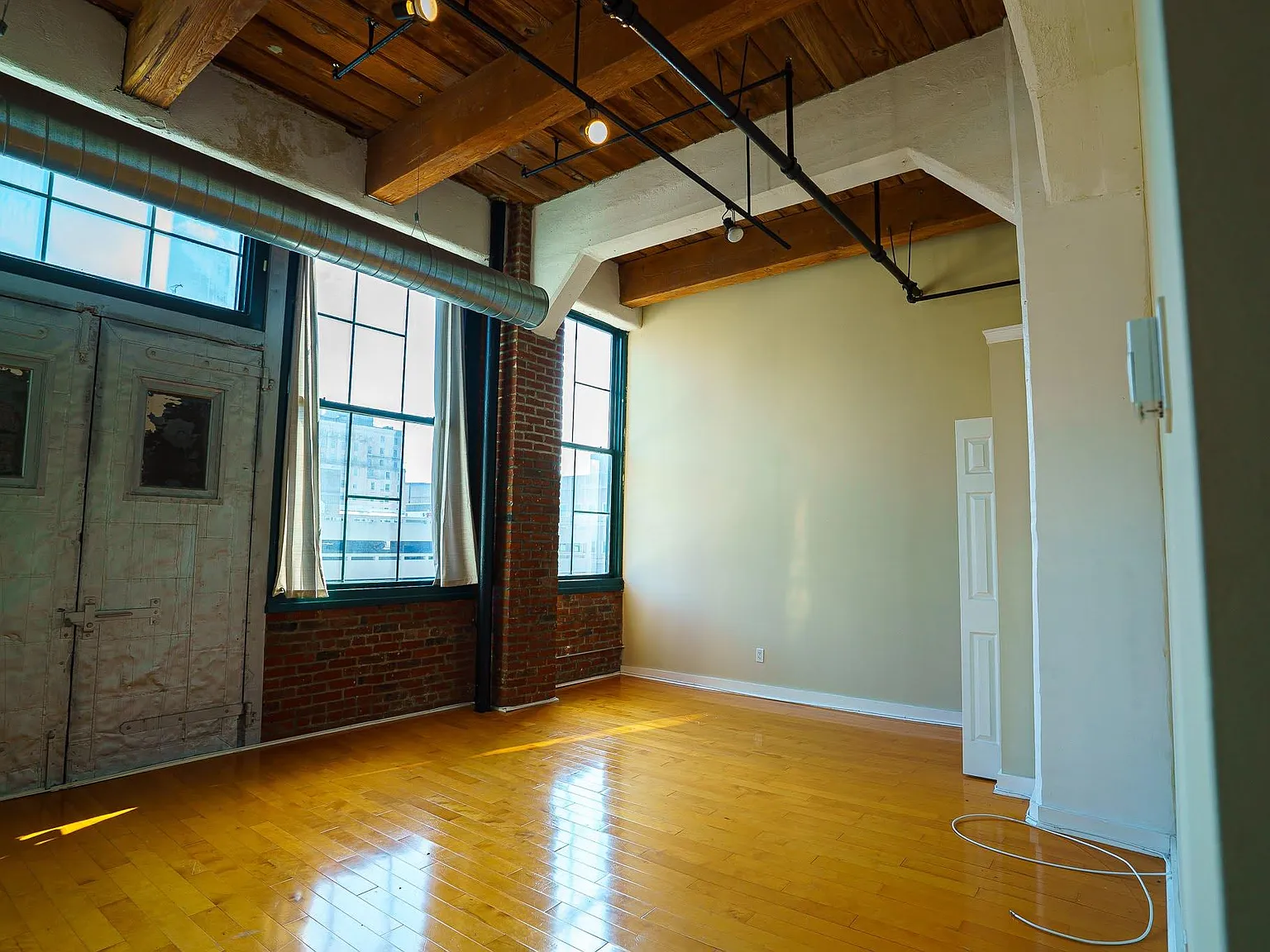 1010 Arch St — Photo 4