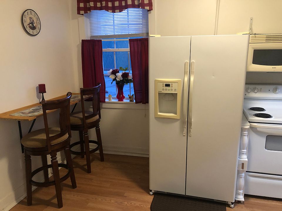 And double barstool breakfast nook