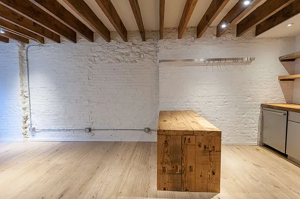 Rented by Solace SMC Inc | media 30