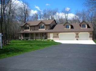 1933 Scarlet Oak Trl, Oshkosh, WI 54904