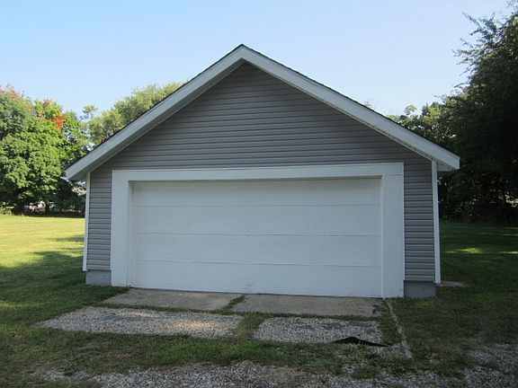2nd image of 26323 Lakeview Dr