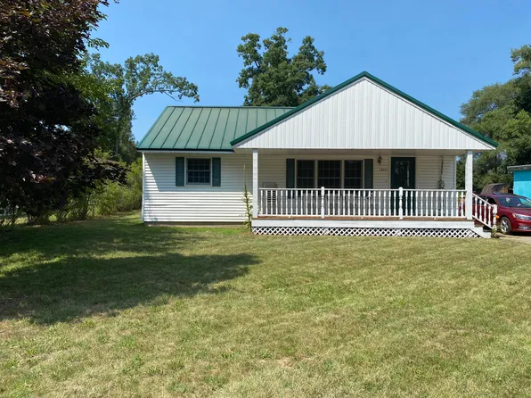 1375 Pine Hill St, White Cloud, MI 49349