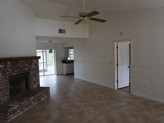 4th image of 601 Sugarwood Dr