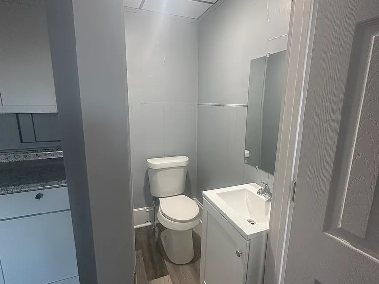 909 Clinton Ave SW — Photo 4