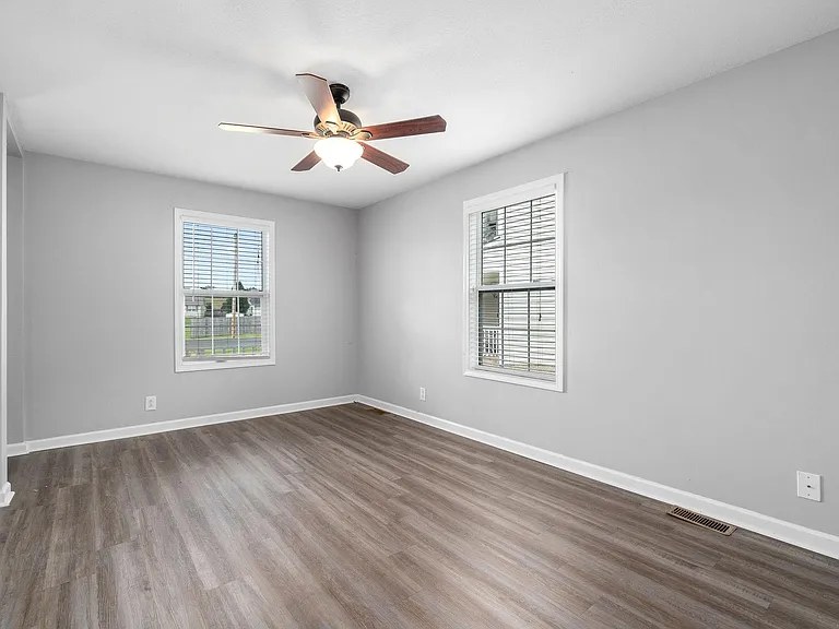 105 Fallow Ln — Photo 12