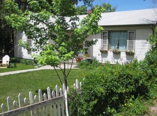 13 W Winthrop St, Newcastle, WY 82701