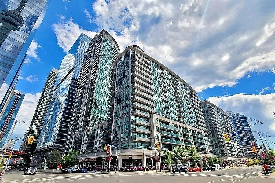 51 Lower Simcoe (Infinity II) — Photo 2