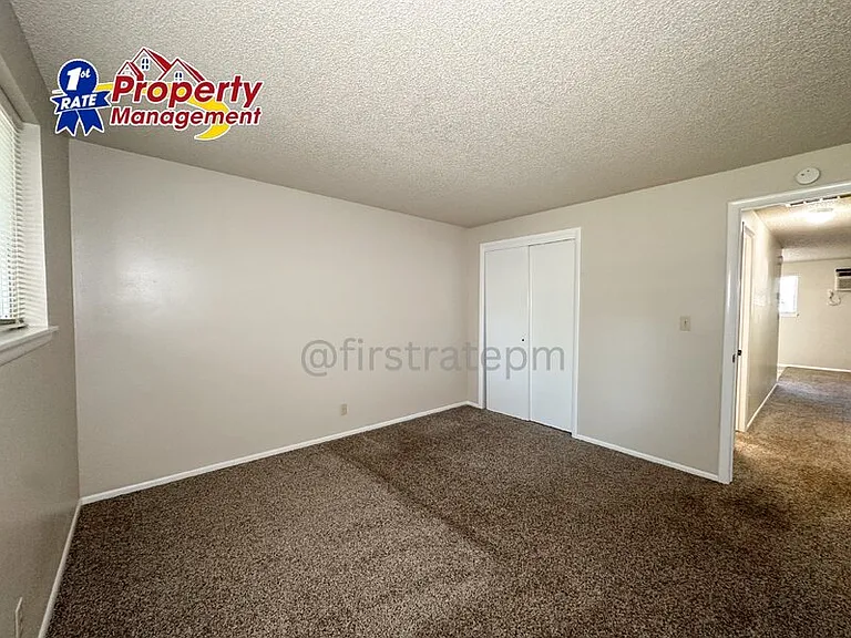 737 W Belmont St — Photo 14