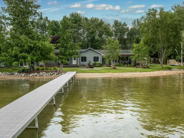 6854 Gorham Beach Ln, Bellaire, MI 49615