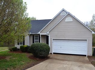 18 Sandy Point Ct, Simpsonville, SC 29680