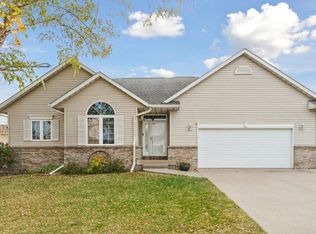 365 Woodbine Dr, Marion, IA 52302