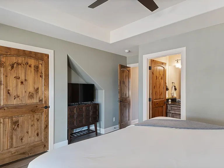 Lazy Oaks Ln — Photo 41