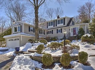 37 Gillette Rd, Gillette, NJ 07933