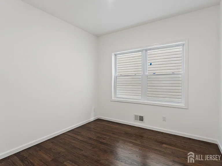 910 Bergen St #1 — Photo 9