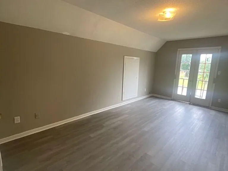 110 Money St — Photo 9