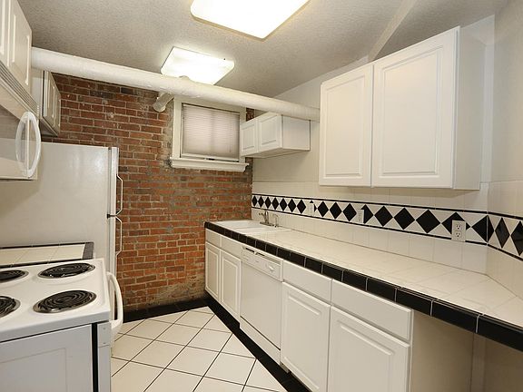5th image of 1475 N Humboldt St APT 28