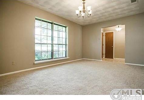 5th image of 2318 Larchmont Dr